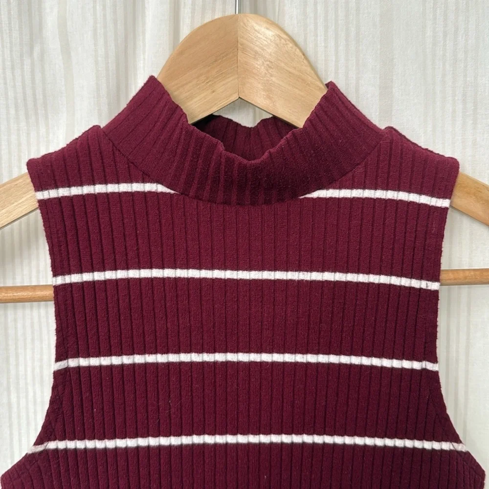 Arizona Jean Co. Mock Neck Ribbed Sleeveless Crop Top - Picture 2 of 3